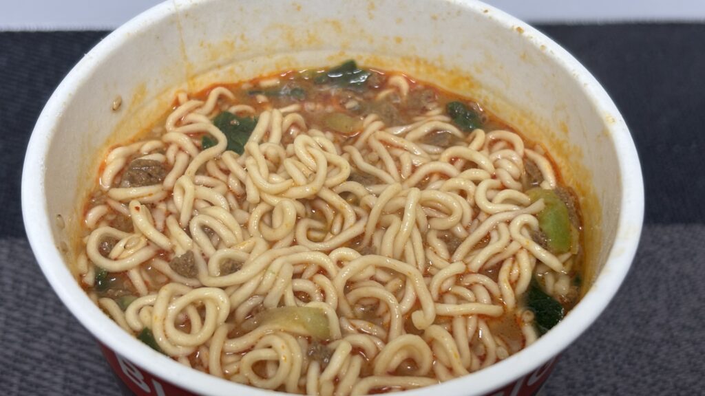 セブンプレミアム 担々麺BIG 出来上がり