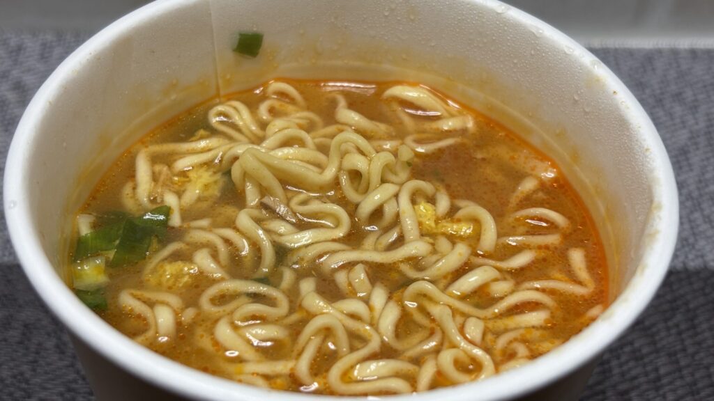 セブンプレミアム 酸辣湯麺カップ麺