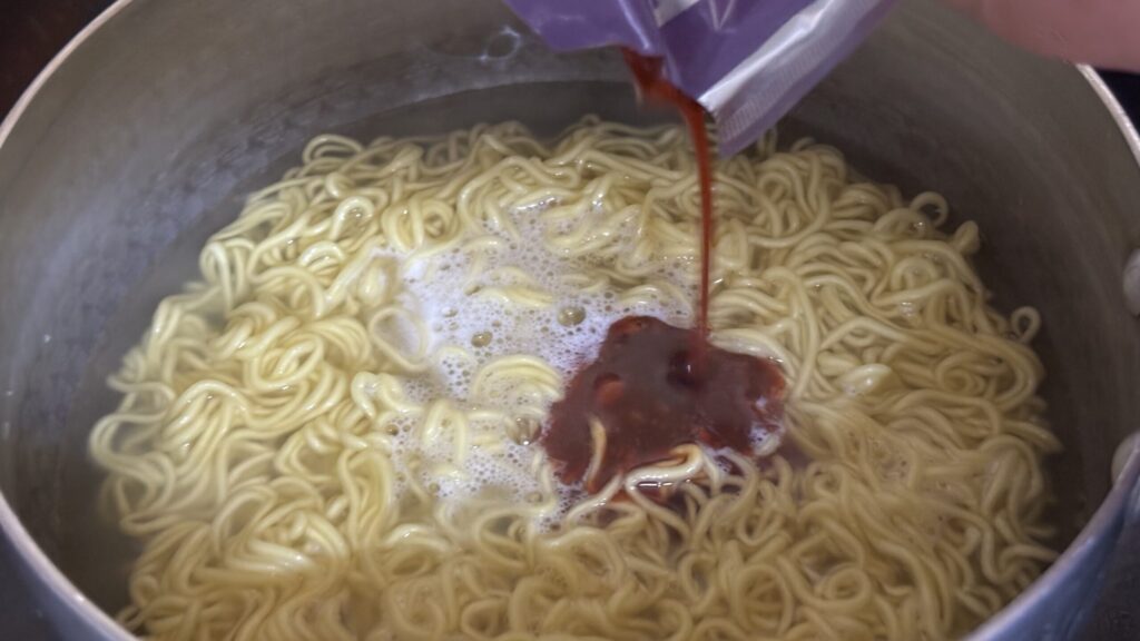 【寿がきや】即席赤からラーメン