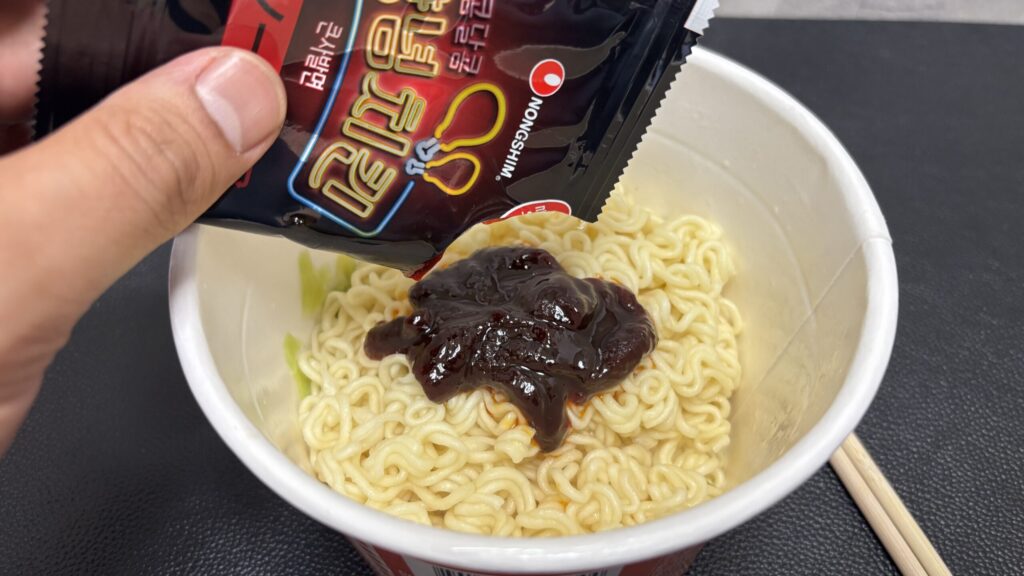 甘辛ヤンニョムチキンビビン麺